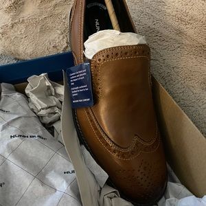 Men’s dress shoes size 9.